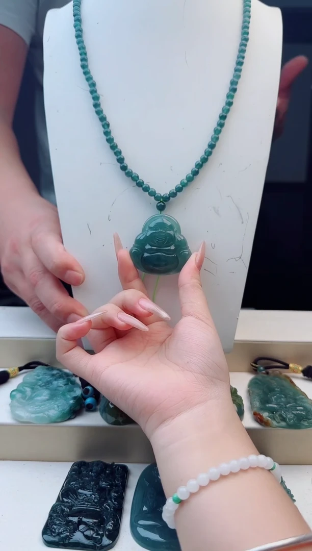 颈饰未镶嵌翡翠多样性发其中一