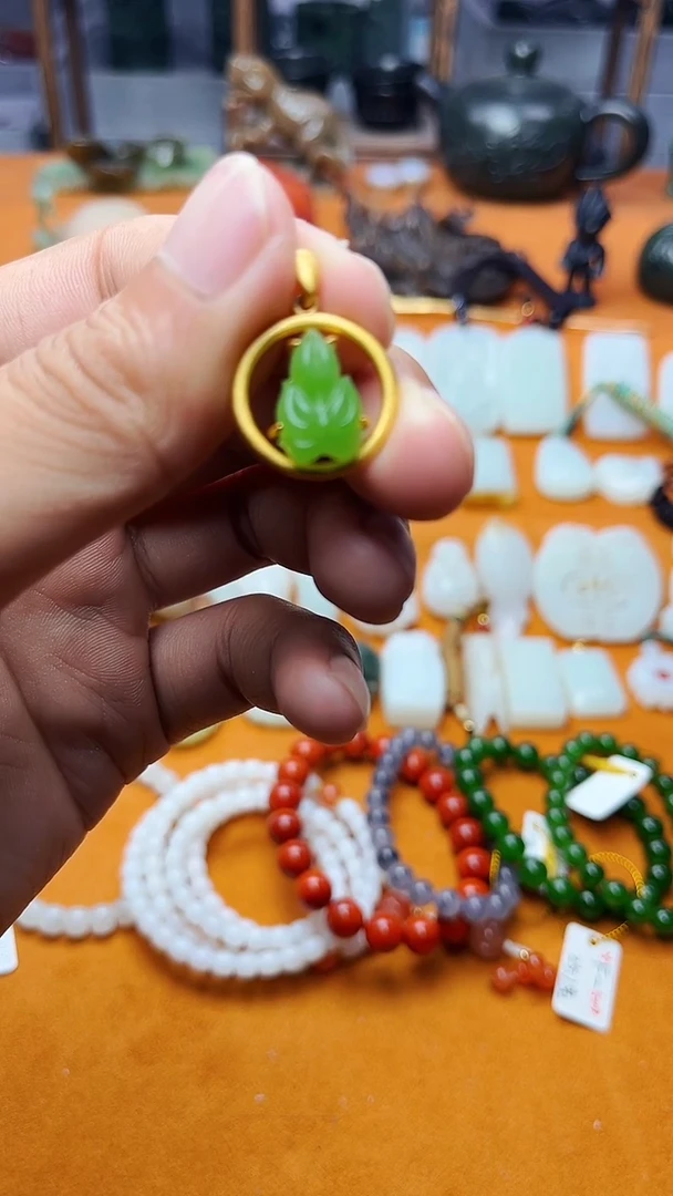 颈饰银S925镶嵌和田玉吊坠