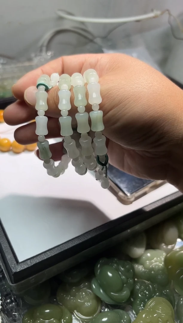 颈饰未镶嵌石英质玉小**儿1