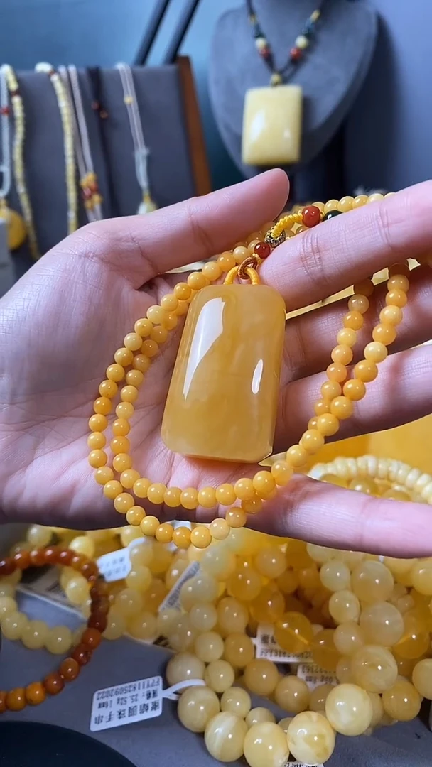 裸石琥珀未镶嵌无事牌