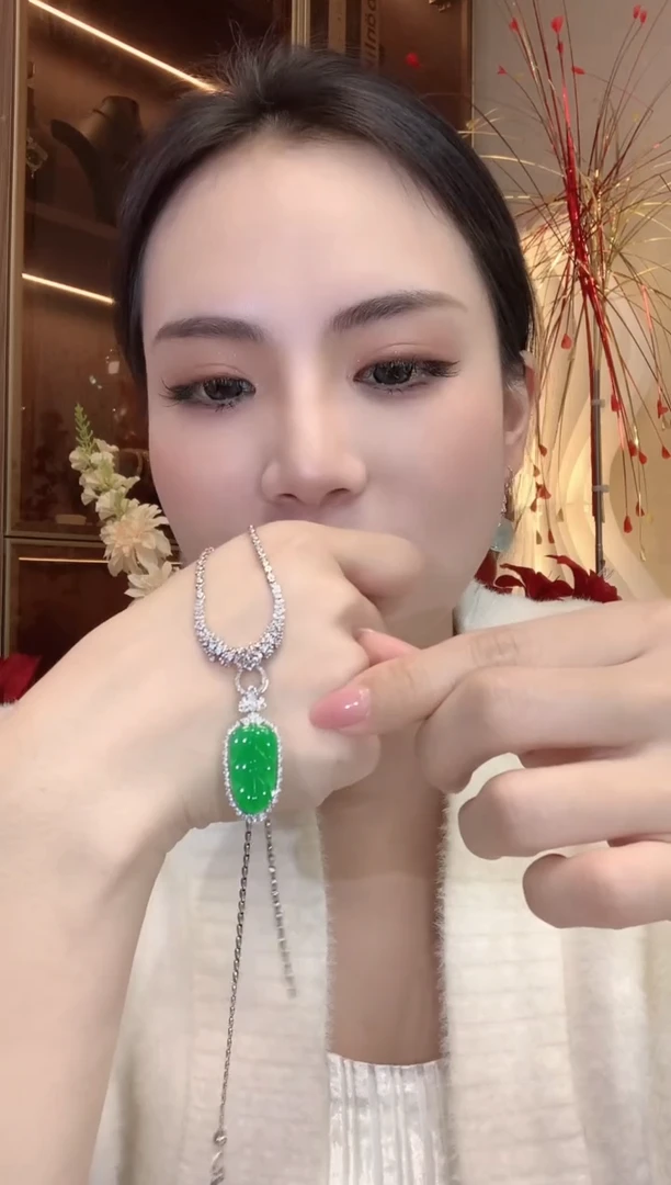 【闪购商品】翡翠吊坠(不含链)18K金镶嵌C29