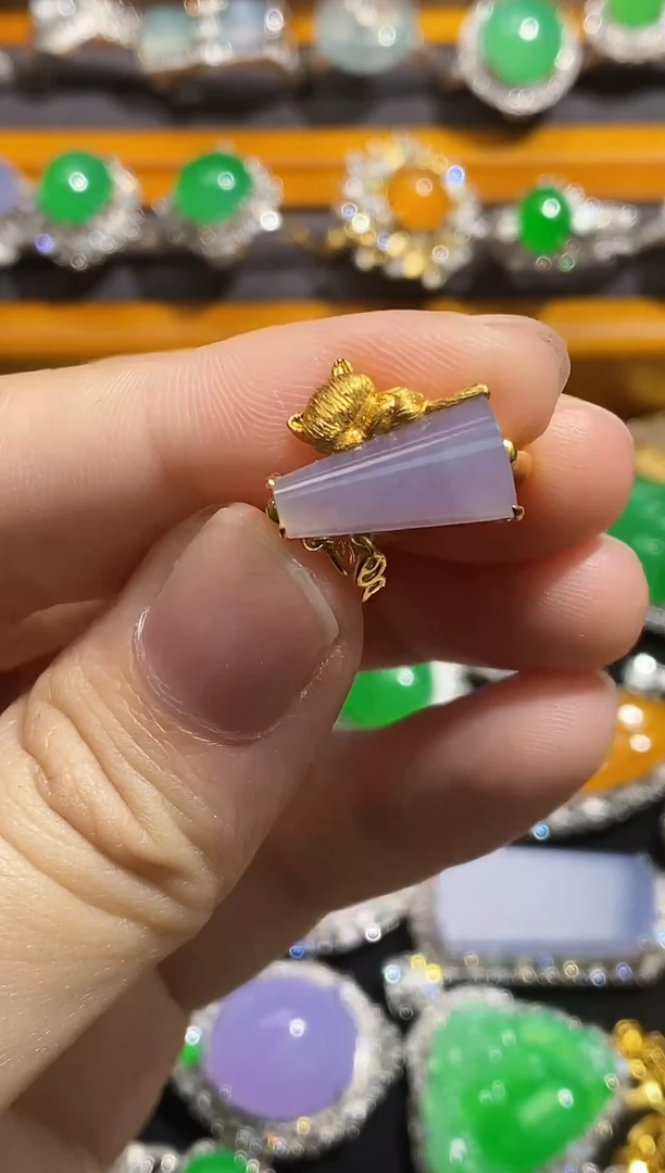 翡翠戒指18K金镶嵌翡翠
