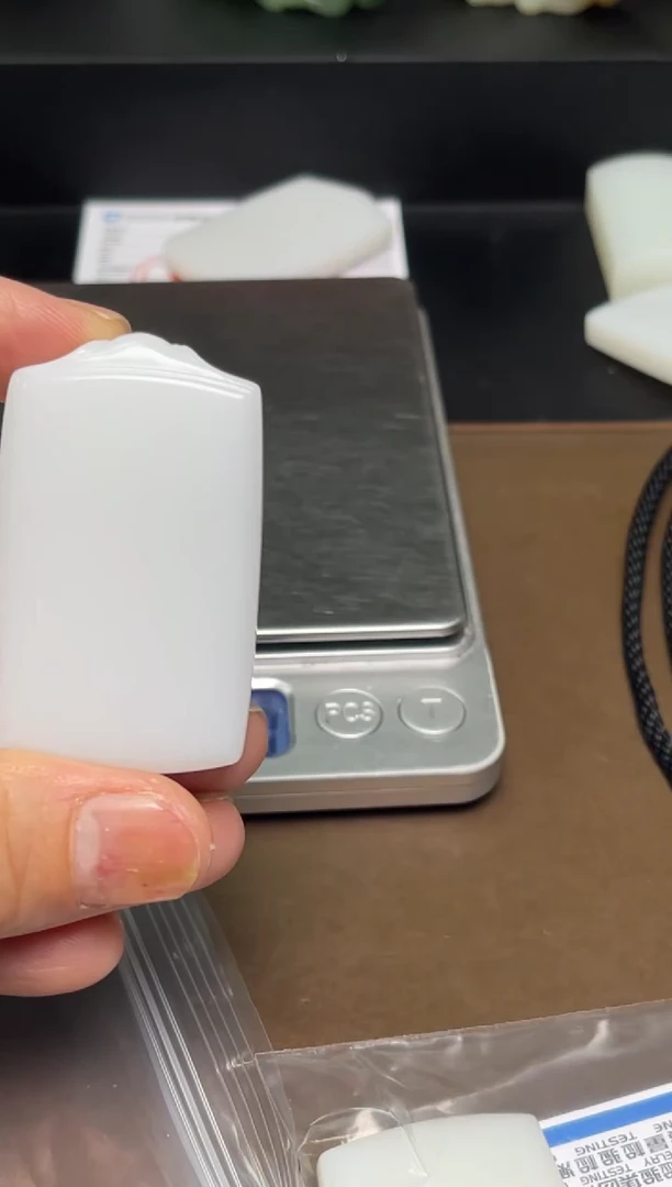 颈饰未镶嵌和田玉别****嗨40 带双证