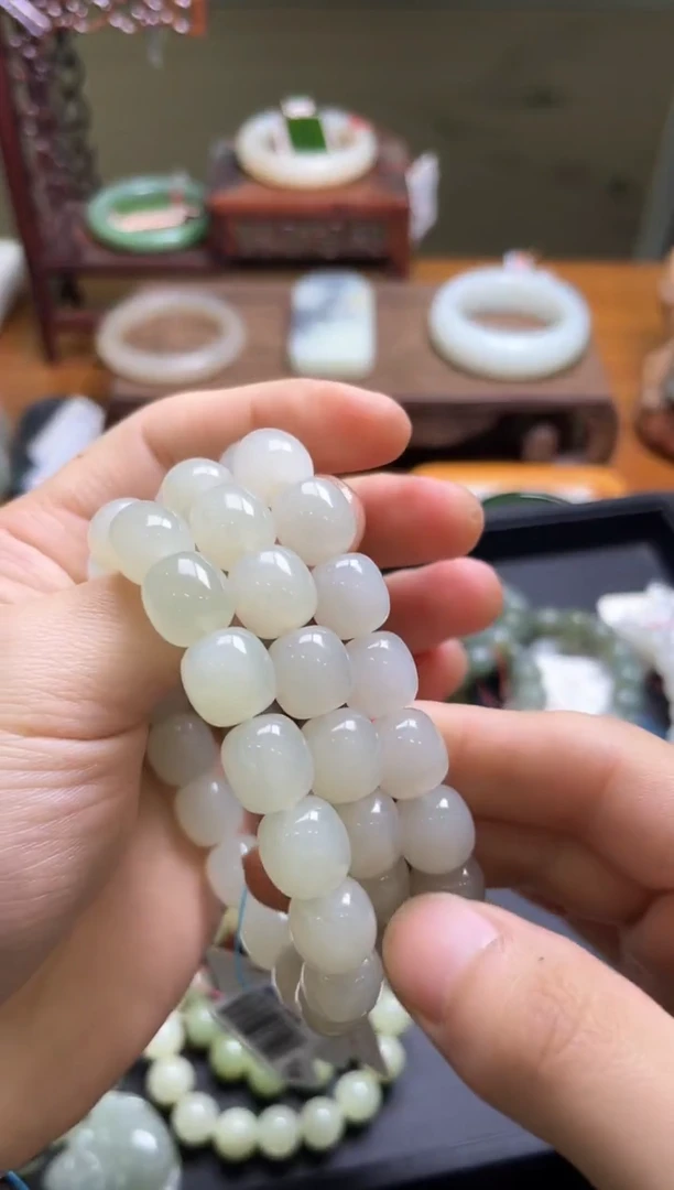 未镶嵌手串和田玉卡12青海青白 老型 多样性发一