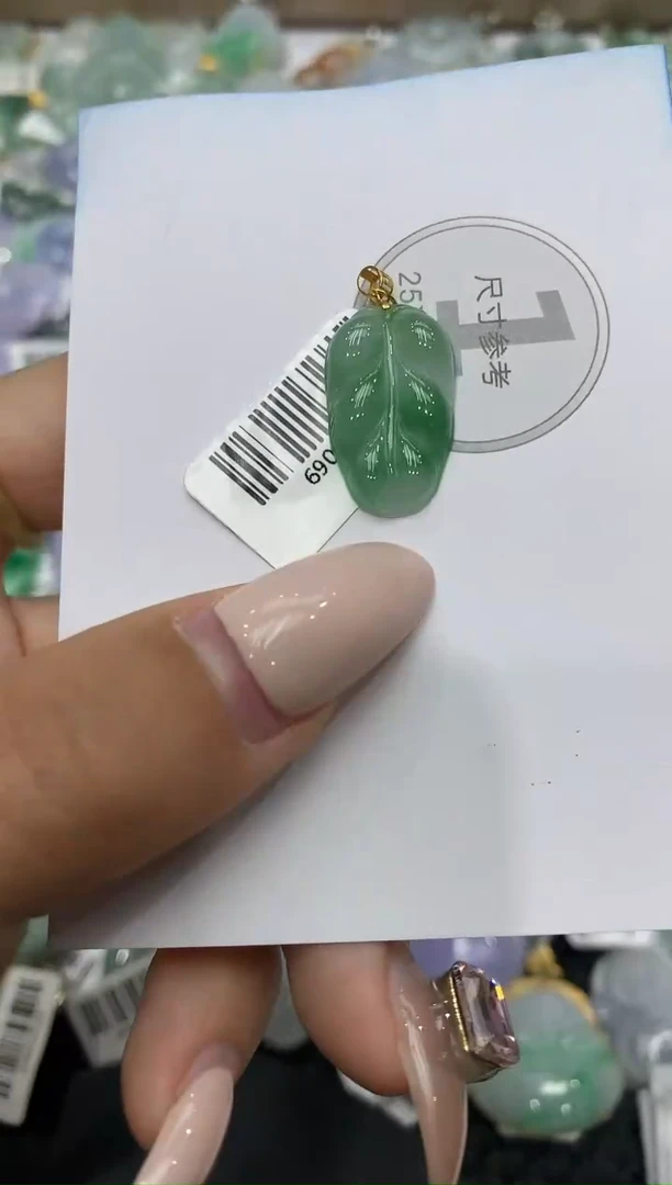 颈饰18K金镶嵌翡翠111111111111