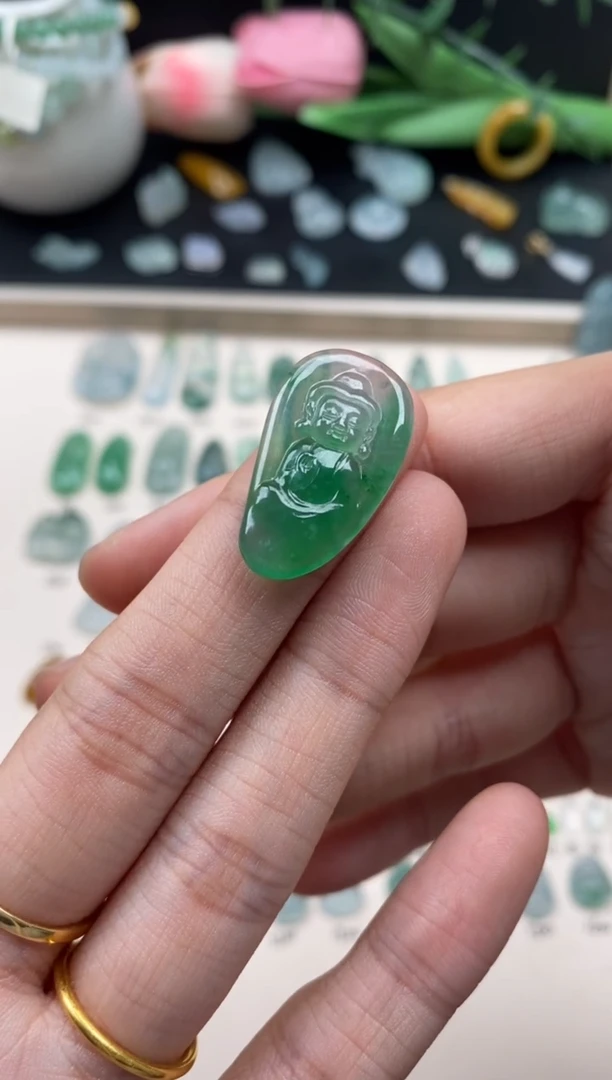 【闪购商品】翡翠颈饰未镶嵌翡翠冰绿宝宝佛