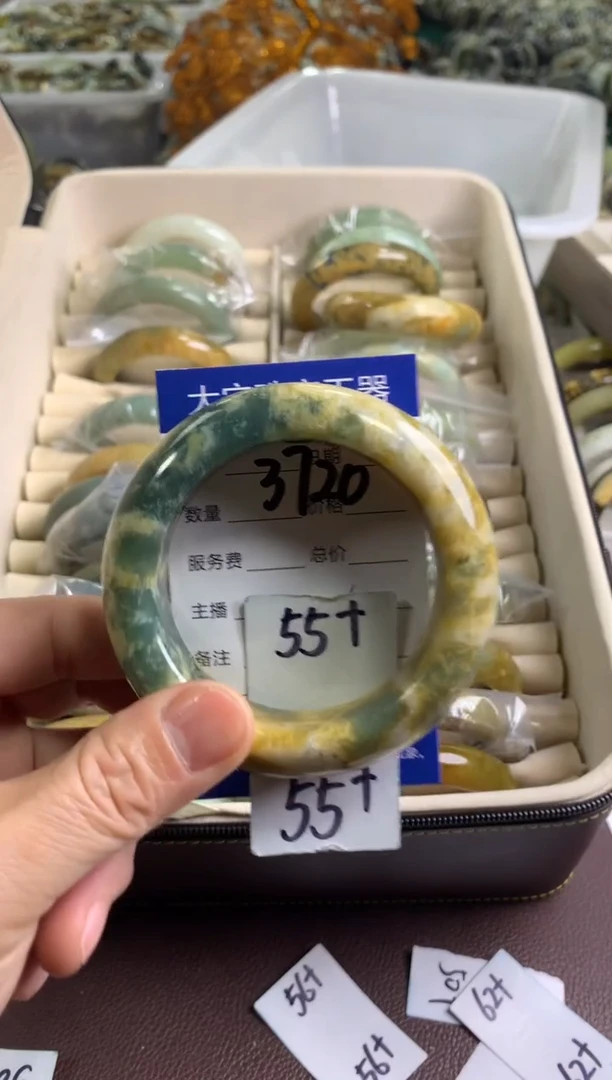 【闪购商品】蛇纹石玉手镯未镶嵌3720