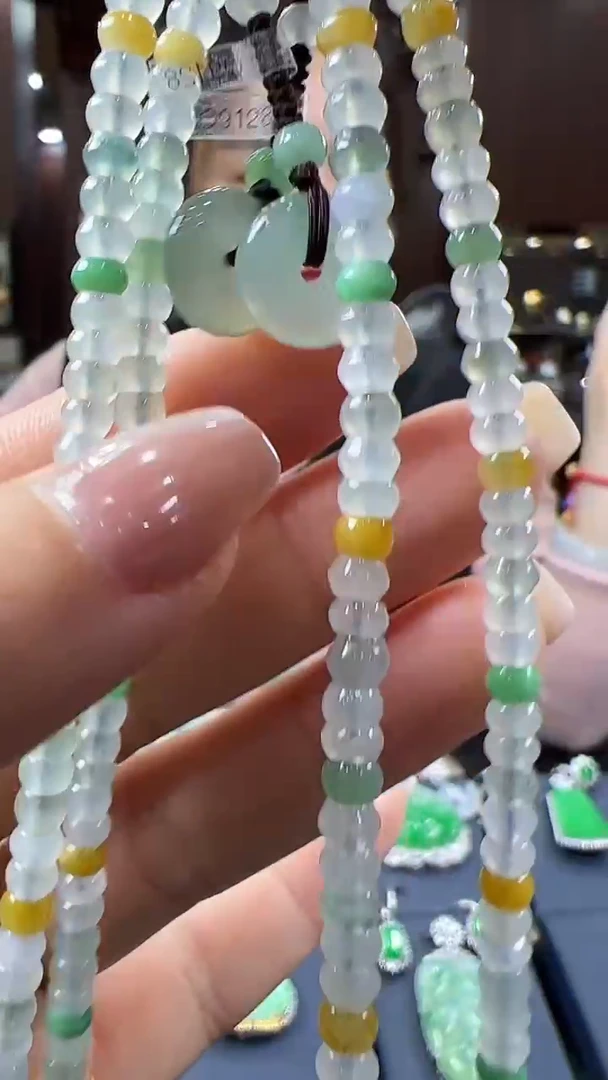 【闪购商品】翡翠挂件未镶嵌手机链（多样性发其一）