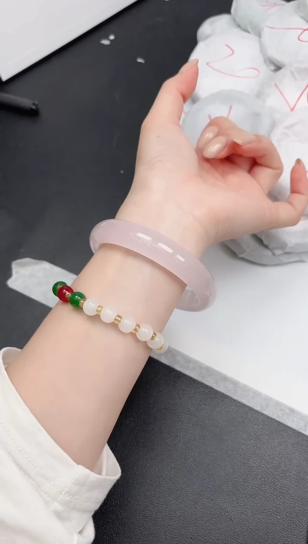 未镶嵌手镯石英质玉207/58.2