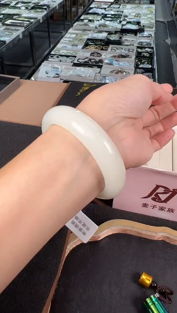 未镶嵌手镯和田玉多样性发1 57