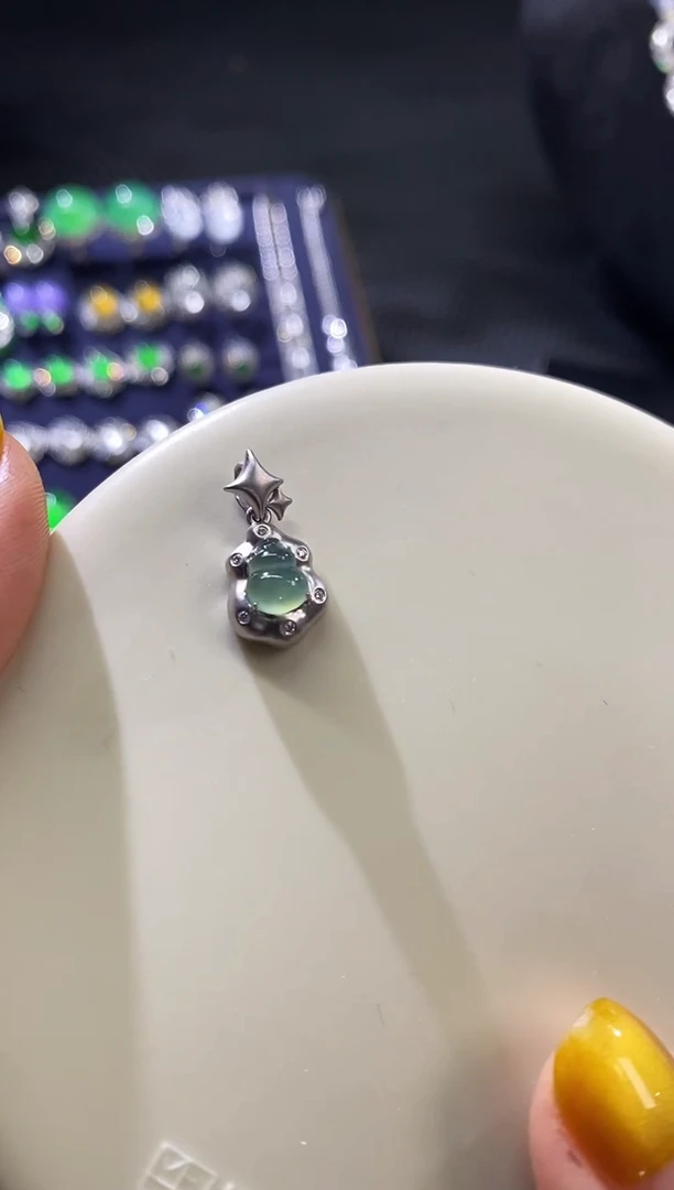 【闪购商品】翡翠挂件未镶嵌亏清款