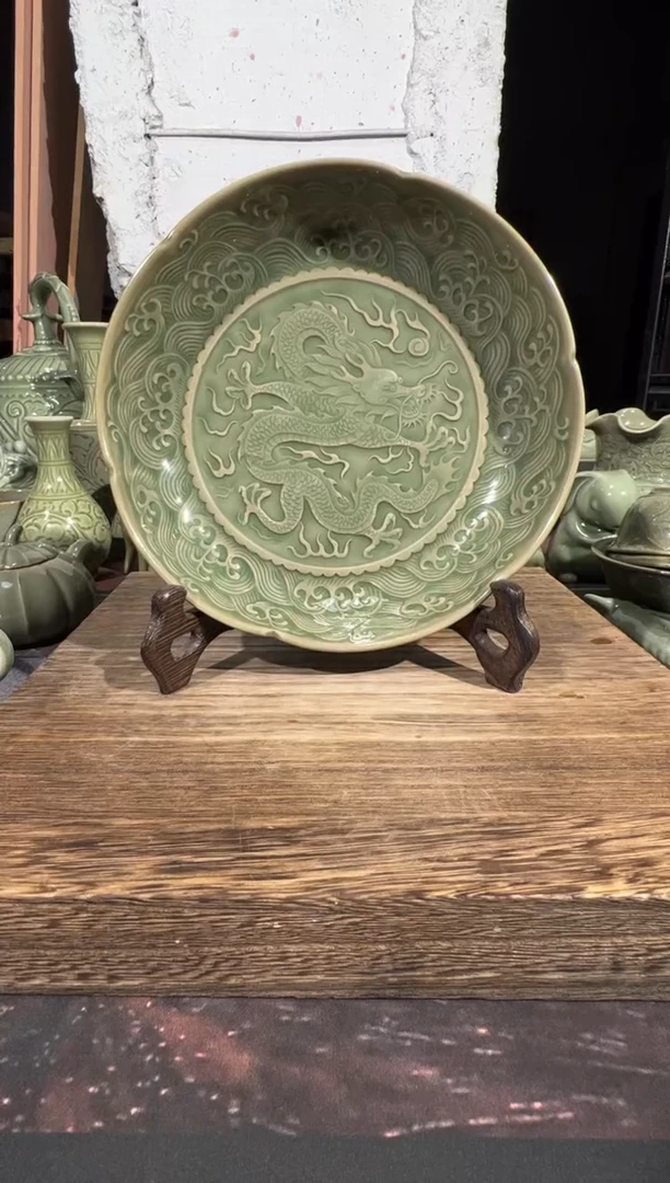 耀州窑青瓷穿云龙盘