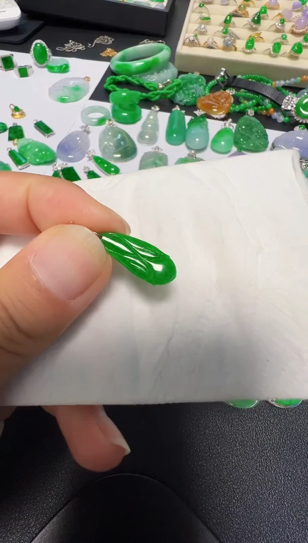 吊坠(不含链)18K金镶嵌翡翠368