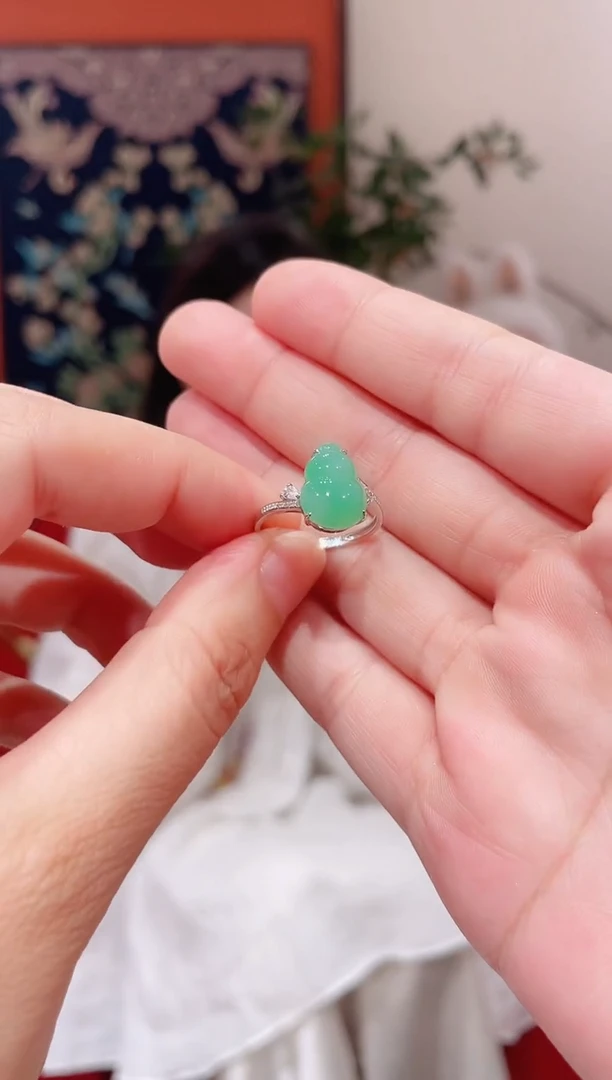 翡翠戒指18K金镶嵌翡翠