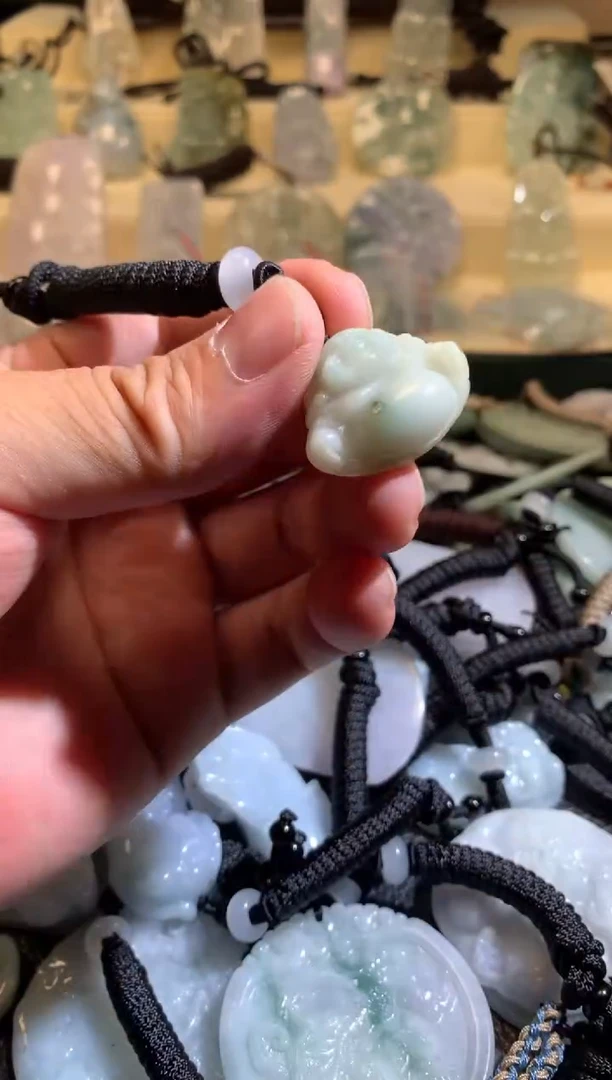 翡翠未镶嵌颈饰6/21/068