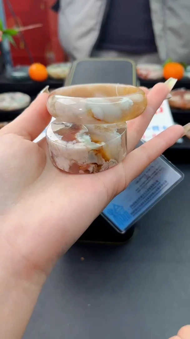 【闪购商品】石英质玉手镯未镶嵌赠送镯心（51圈口）无证书