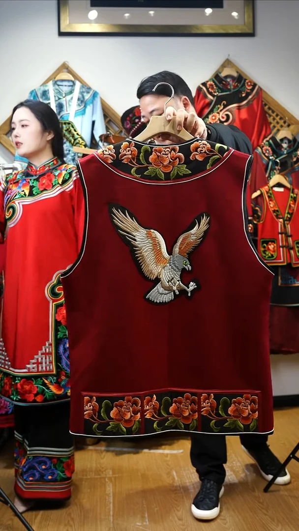 红色马甲单马甲