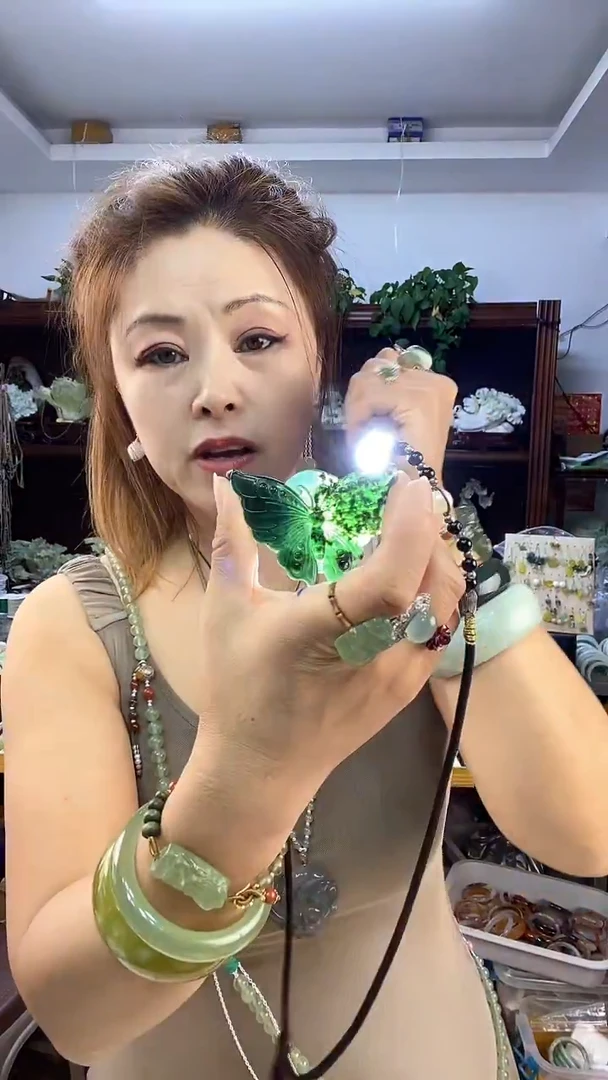 未镶嵌蛇纹石玉蝴蝶多样性发货其中之一