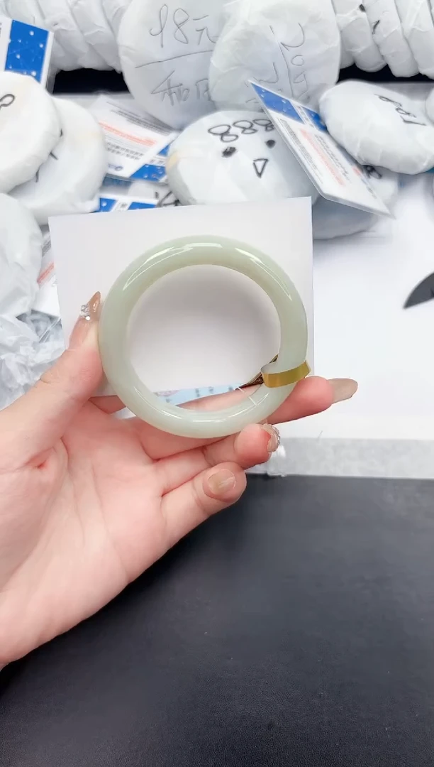 和田玉手镯未镶嵌114-56.6QS3