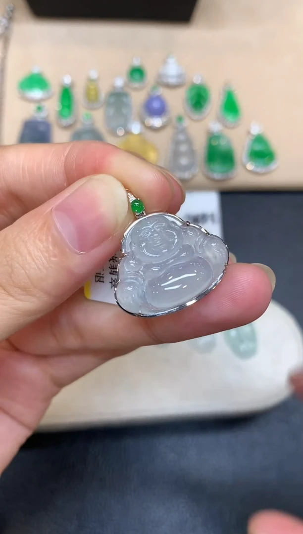 颈饰18K金镶嵌翡翠发个我的