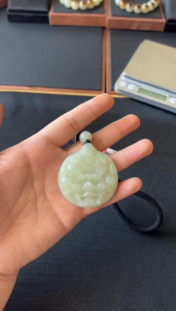 【闪购商品】和田玉把件未镶嵌且末微色差迪克兰二细