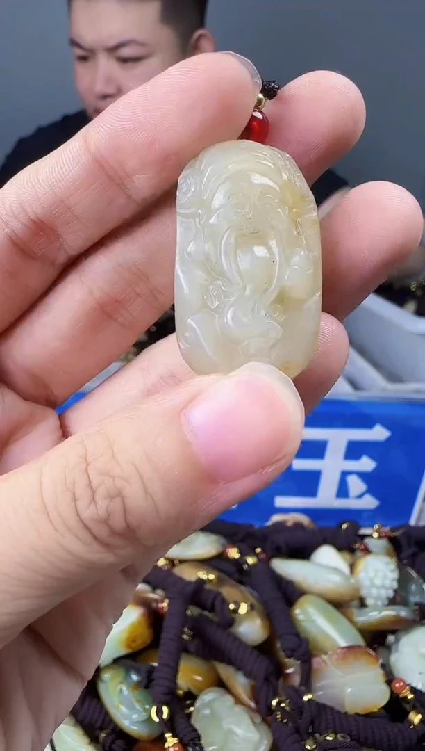 和田玉未镶嵌颈饰1