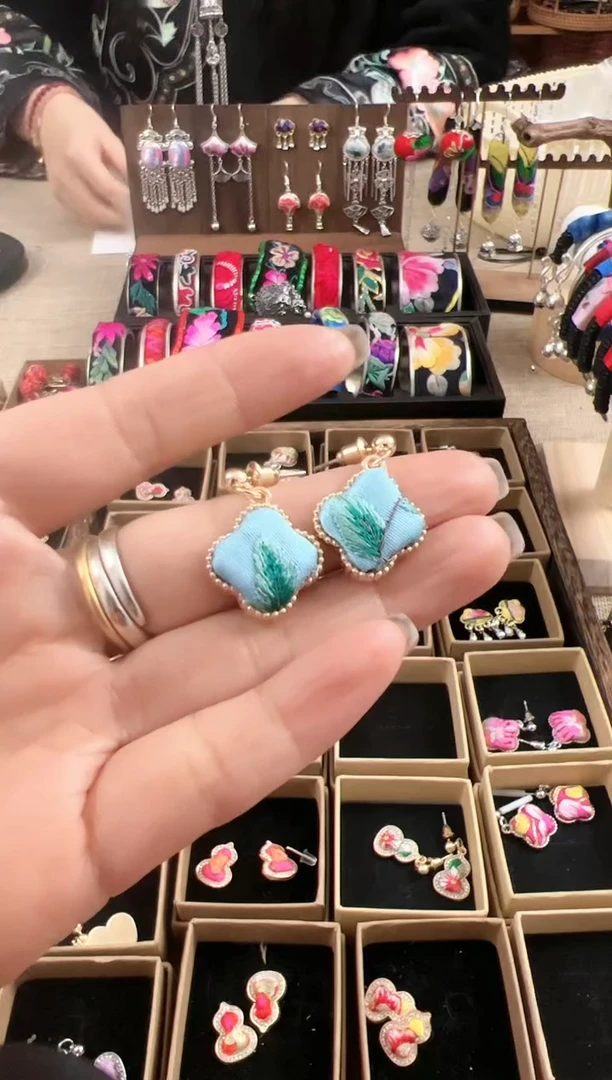 【闪购商品】织绣民族风老绣饰品251