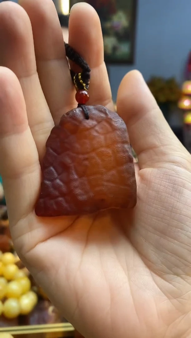 未镶嵌颈饰琥珀吊坠