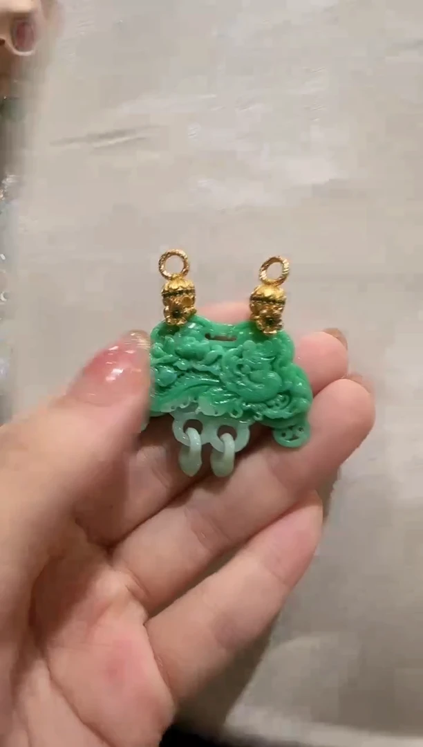 翡翠未镶嵌颈饰国风