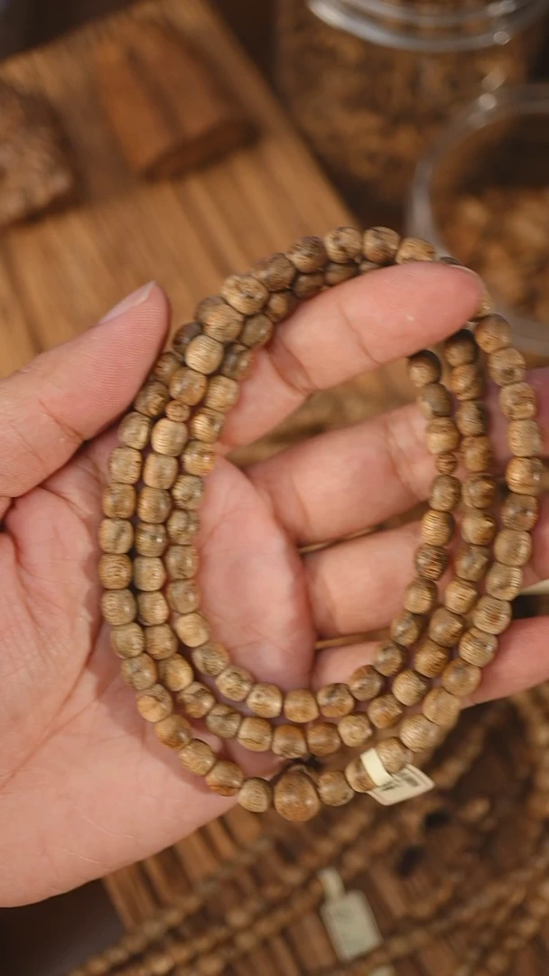 沉香手串文莱绿底软丝0.66-11克+xx1071