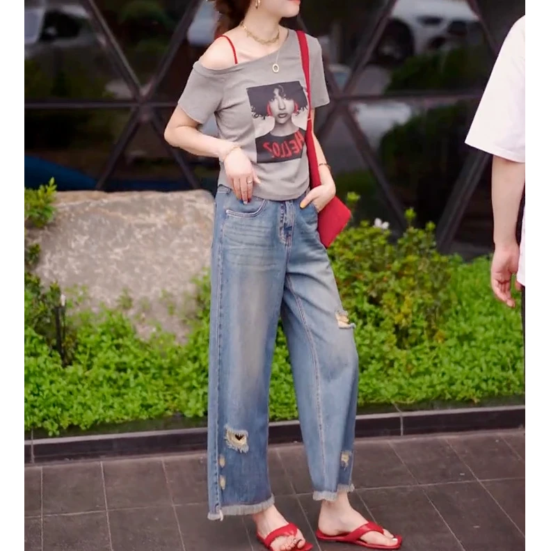 2025夏季时尚新款洋气斜领肩漏肩上衣+高腰休闲牛仔破洞九分裤女