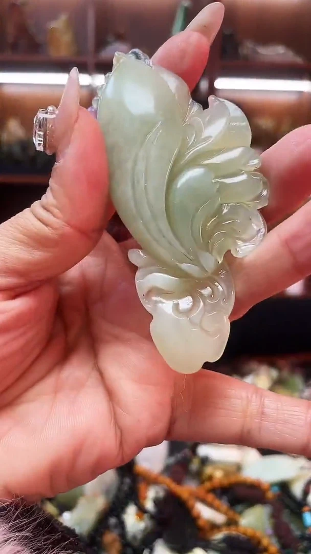 未镶嵌蛇纹石玉吊坠