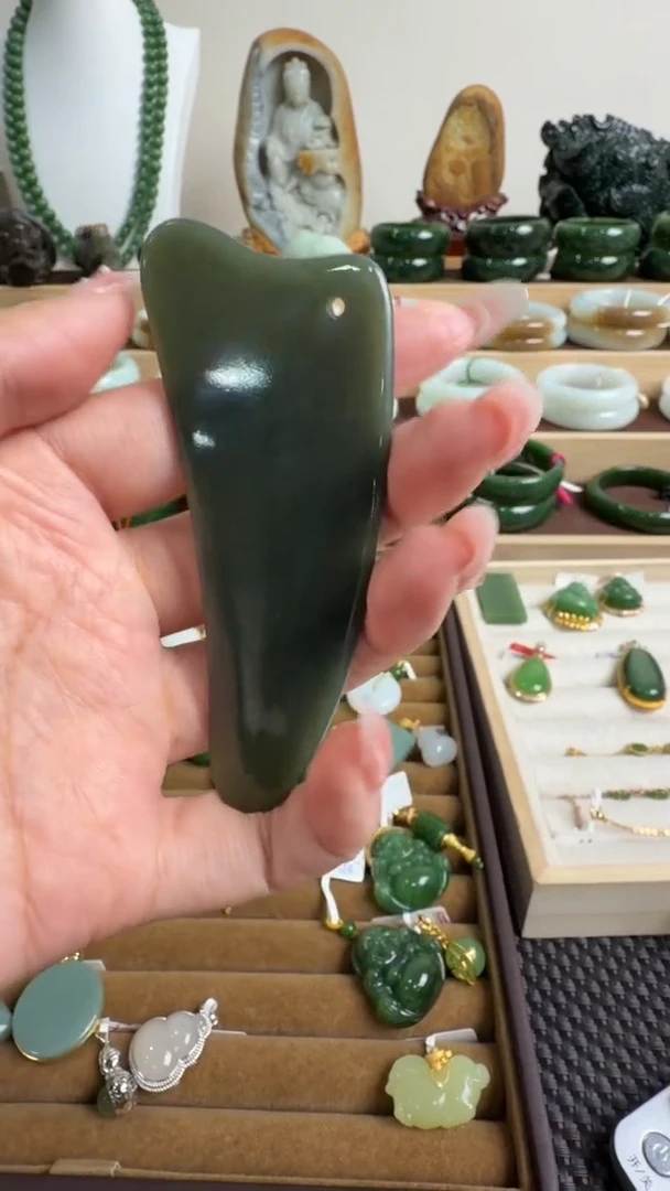 颈饰未镶嵌和田玉挂件