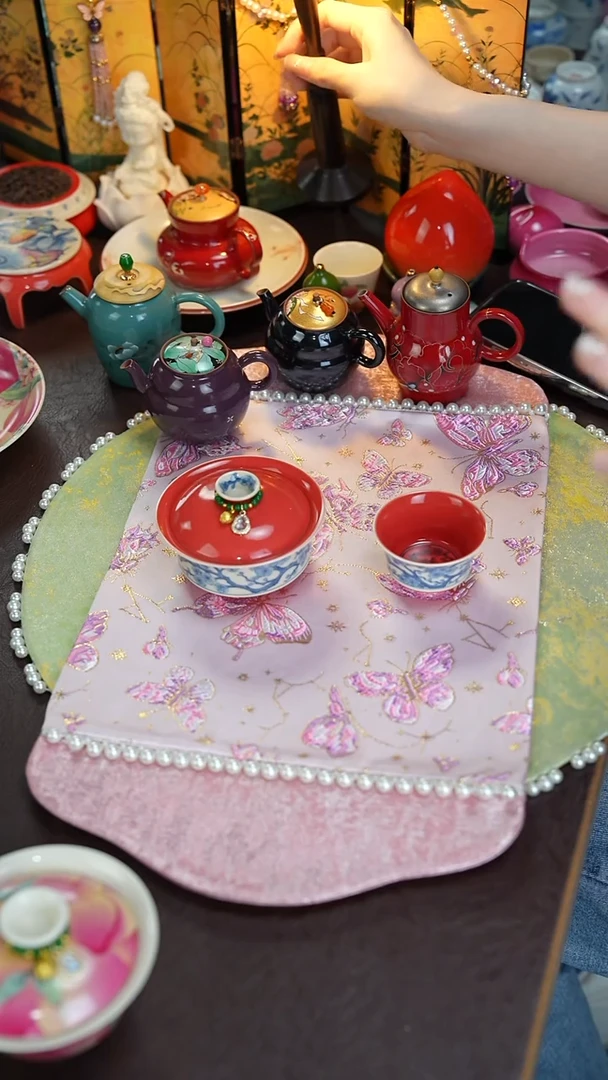 景德镇手工手绘釉下青花雨香斋宫墙红马蹄盖碗