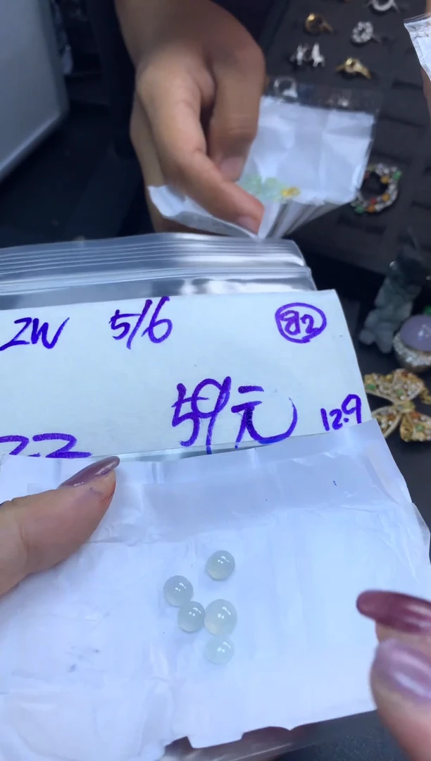 未镶嵌定制翡翠毛货需精细抛光多样性发一件蛋面+59元082