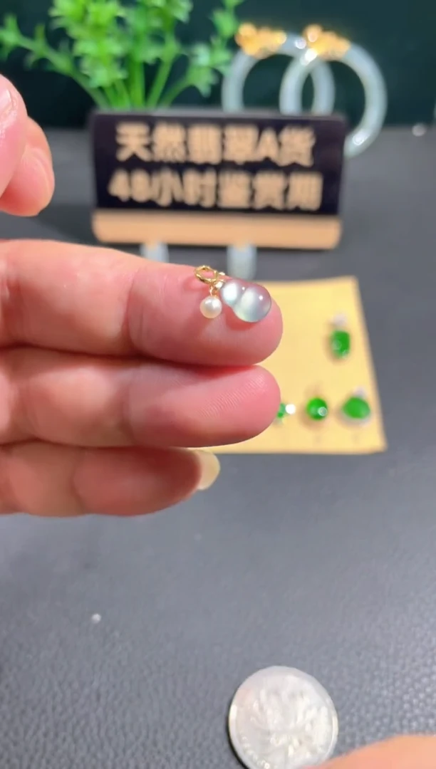 翡翠18K金镶嵌颈饰翡翠