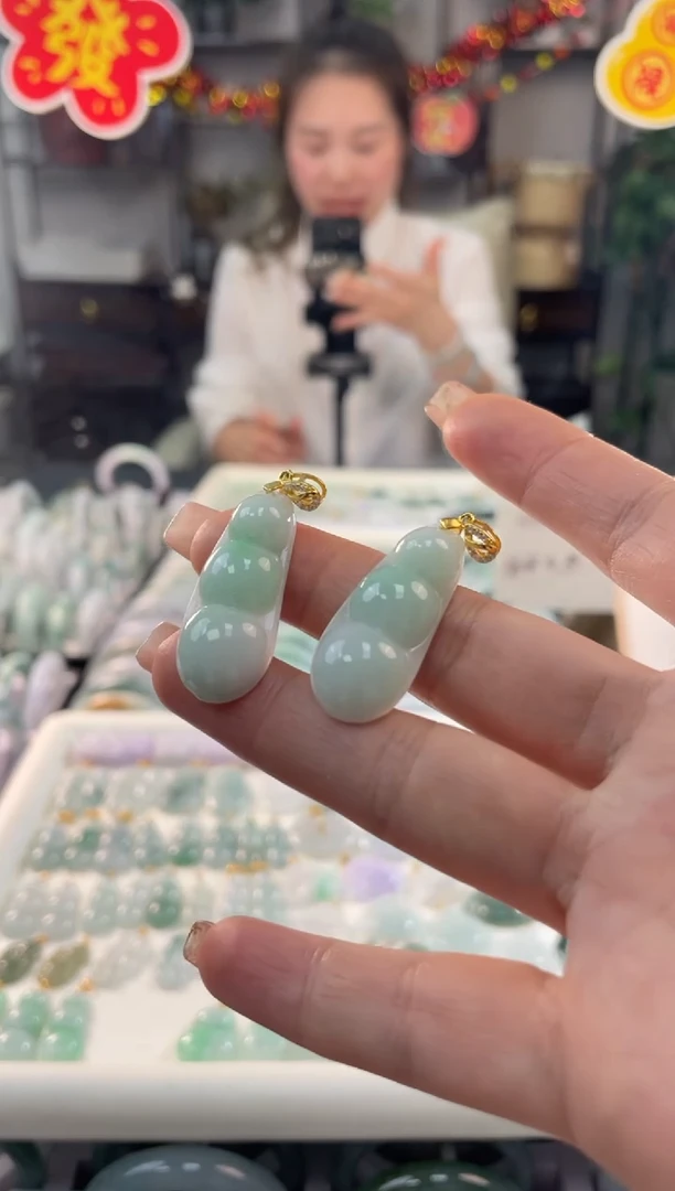 【闪购商品】翡翠吊坠(不含链)未镶嵌多样性发货 发一件