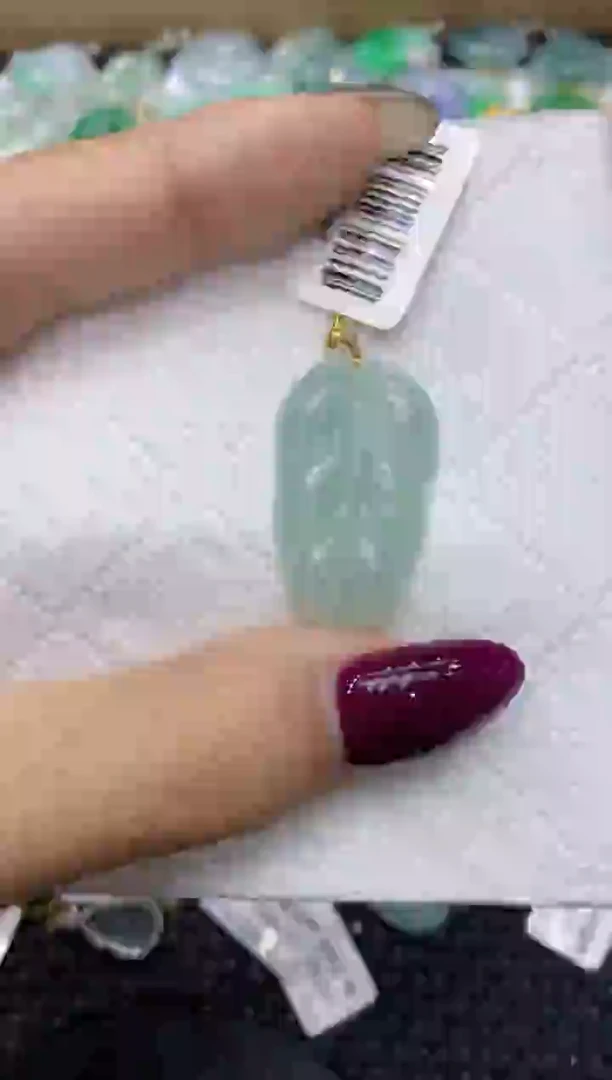 翡翠18K金镶嵌颈饰111111111111
