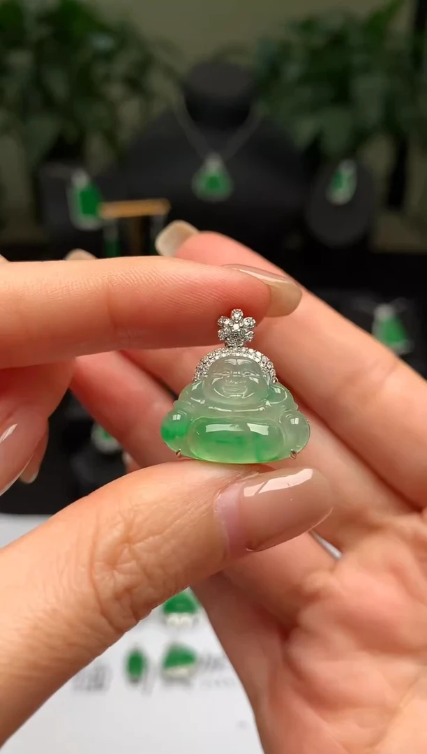 颈饰18K金镶嵌翡翠佛公