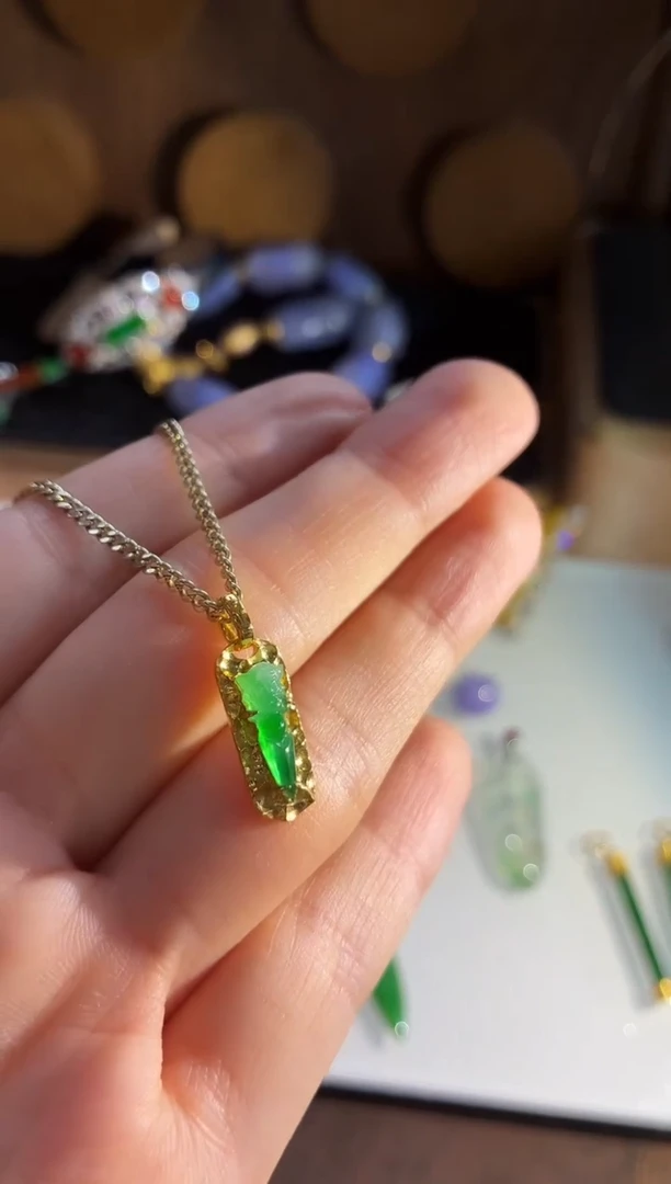 吊坠(不含链)18K金镶嵌翡翠吊坠