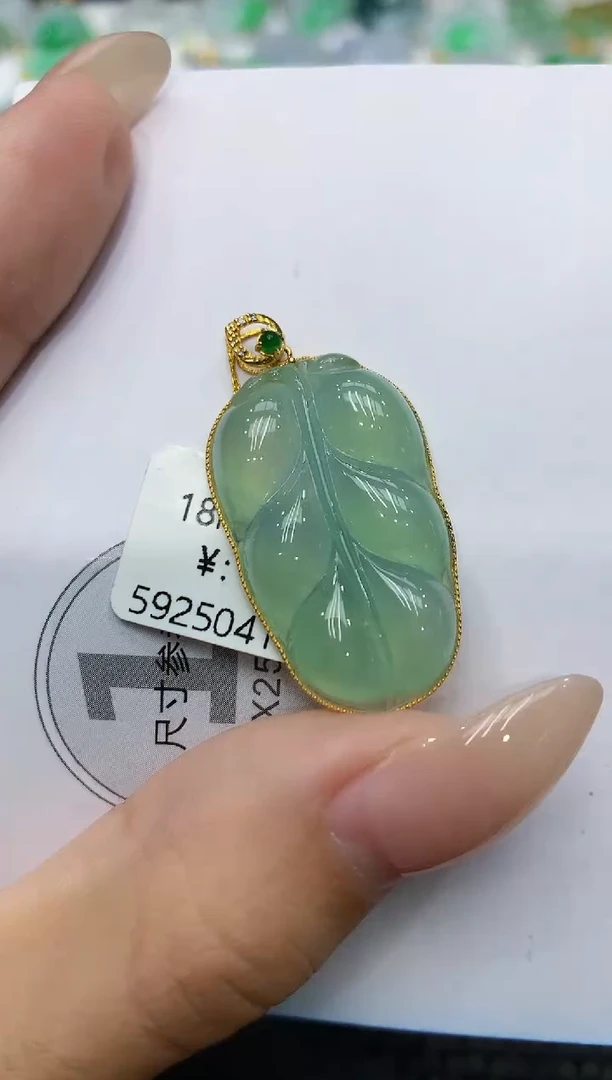 颈饰18K金镶嵌翡翠111111111111