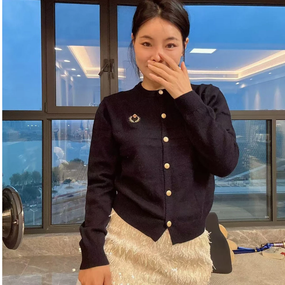 新款刺绣针织开衫毛衣