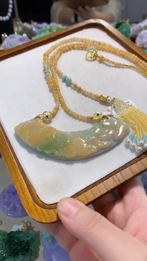 颈饰未镶嵌翡翠吊坠