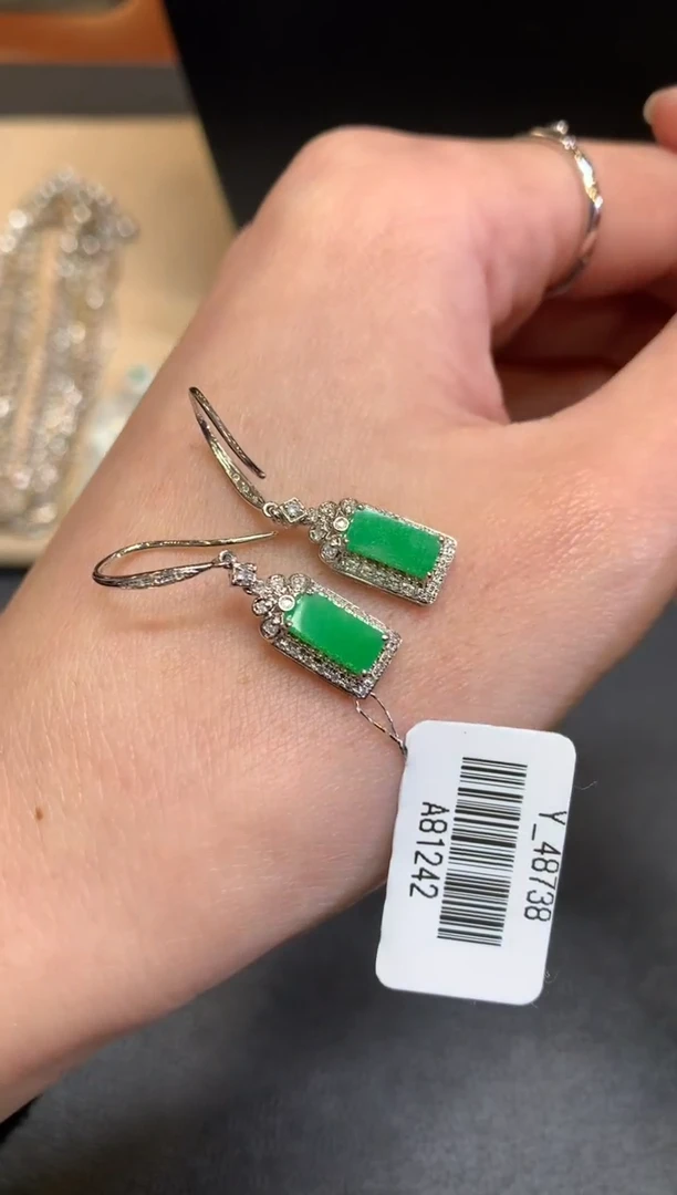 【闪购商品】翡翠耳饰18K金镶嵌无事牌【无服务费】