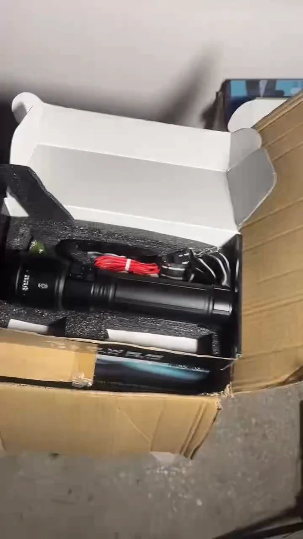 【登山露营专用】超长续航巨无霸露营铝合金强光手电-送两组电池