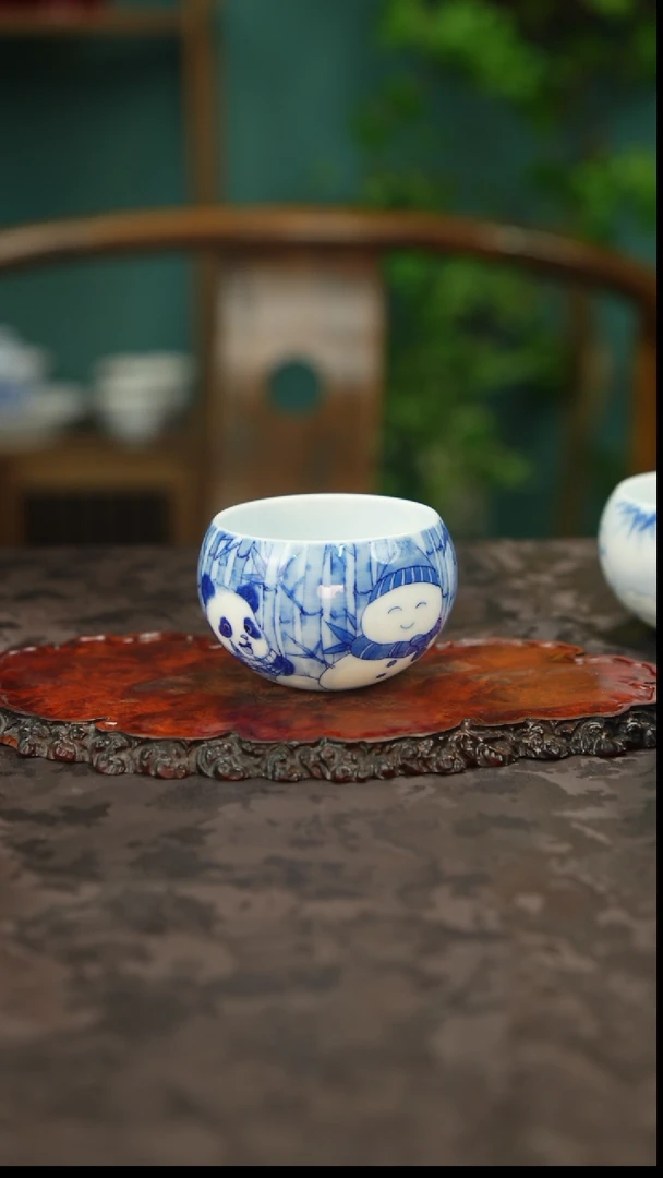 画堂春 青花手绘熊猫主人杯