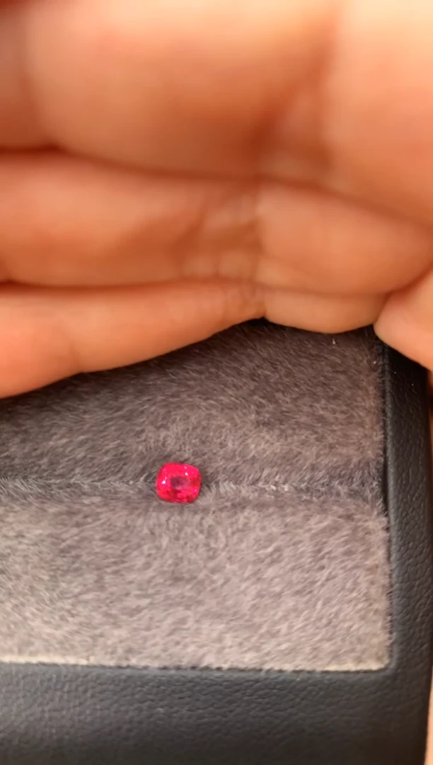 未镶嵌裸石定制尖晶石枕型 绝地 0.58ct