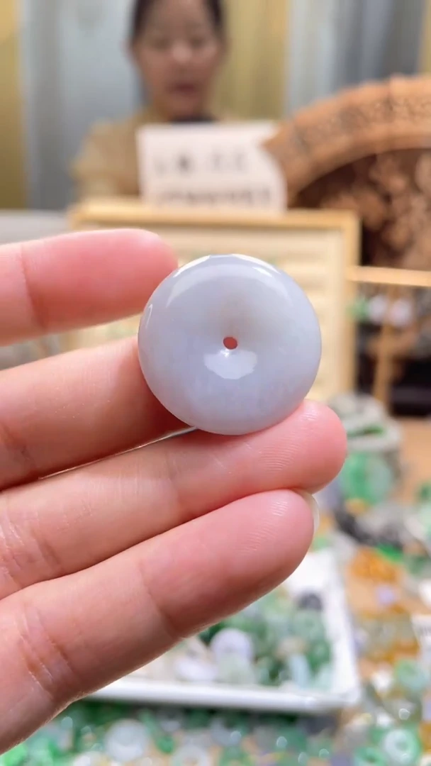 颈饰未镶嵌翡翠平安扣