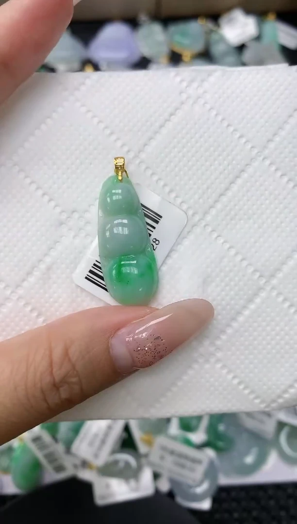 颈饰18K金镶嵌翡翠 1111111111