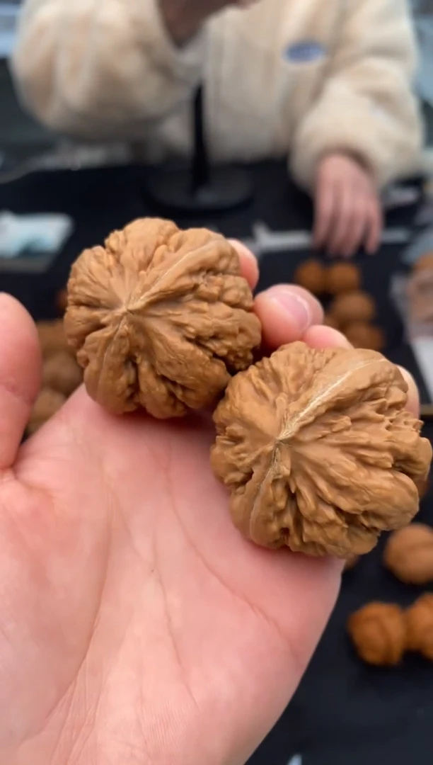 【闪购商品】文玩核桃把件霸王龙42-t986